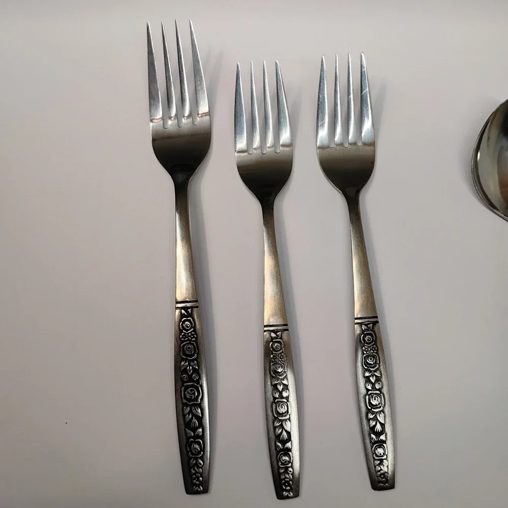 NORTHLAND FLORAL PANEL STAINLESS‎ FLATWARE KOREA 21 Pieces